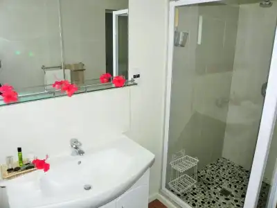 Hillside Retreat - 7