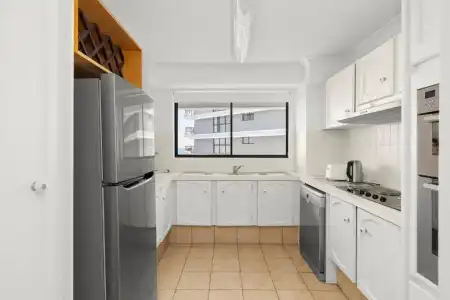 Gemini Court Holiday Apartments - 353