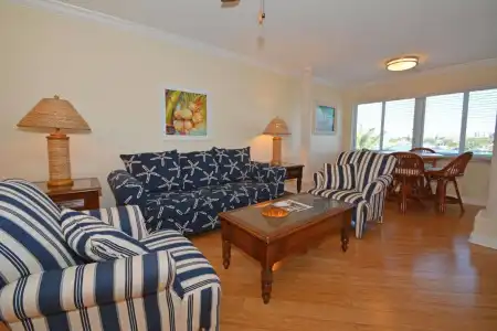 Westwinds Waterfront Resort - 11