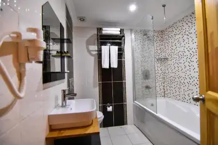 Green Palace Suite - 103