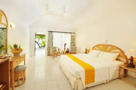Holiday Island Resort & Spa - 0