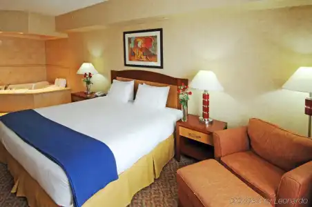 Holiday Inn Express & Suites Brampton by IHG - 4