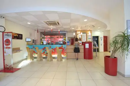 Ibis Pau Centre - 1