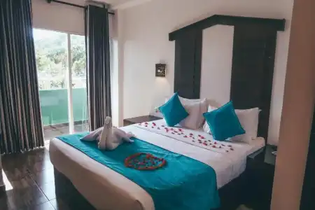 Sunshine Resort and Spa - 11