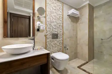 Ramada by Wyndham Van - 6