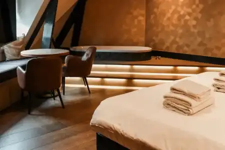 Manzo's Suites - 75