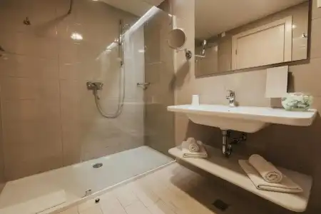 Romana Beach Apartments - 9