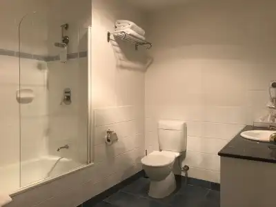 Mayfair Plaza Motel - 7