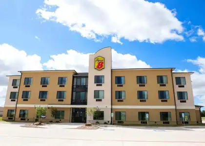 Super 8 By Wyndham Stanton - 11