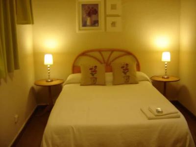 Ally's Guest House Barcelona B&B - 54