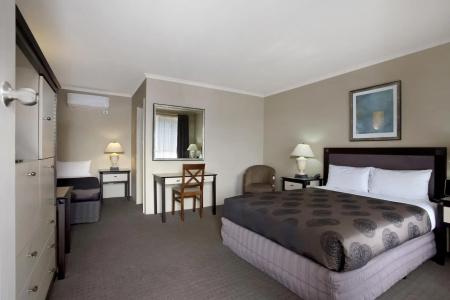 Comfort Inn On Raglan - 65