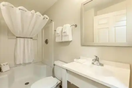 HomeTowne Studios by Red Roof Orlando - Casselberry - 16