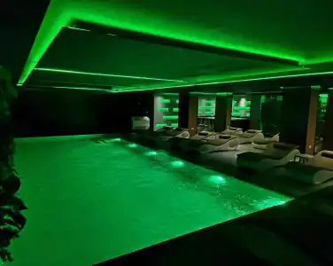Henry Resort Spa - 12