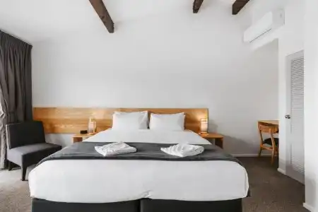 Cobblestone Court Motel – Wenzel Motels - 125
