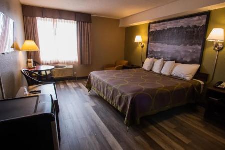 Super 8 Mississauga - 30