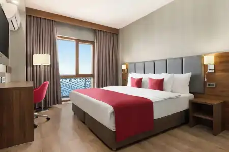 Ramada by Wyndham Van - 34