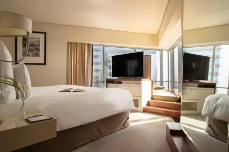 Jumeirah Emirates Towers - 5