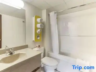 Motel 6 Lethbridge, AB - 60