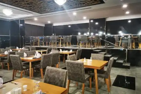 Parkside Plaza - Muscat - 9