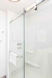 Holiday Inn Express & Suites Louisville Downtown by IHG - 96