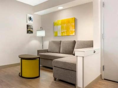 Comfort Inn & Suites Saint Louis Lafayette Square - 47