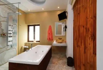 Diamond Luxury Suites - 51