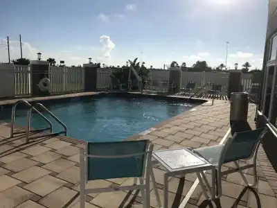 Holiday Inn Express Orlando S. Davenport - 15