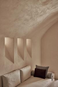 Istoria, A Member of Designs - 150