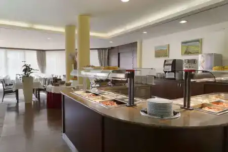 Ramada & Suites by Wyndham Kranjska Gora - 8