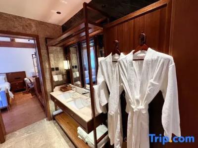 Jingshan Garden - 128