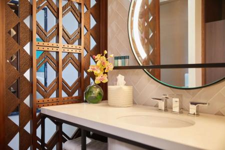 Waikiki Beachcomber by Outrigger - 75