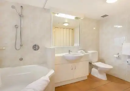 Tropic Towers Apartments - 4
