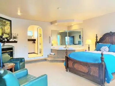 Breakers Boutique Inn - 57