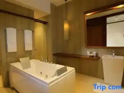 Pandanus Beach Resort & Spa Resort - 82