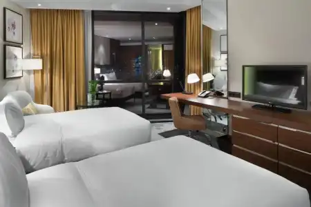 Hilton - 35
