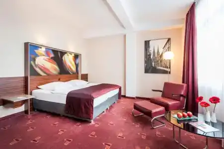 Premier Inn Köln City Mediapark - 35