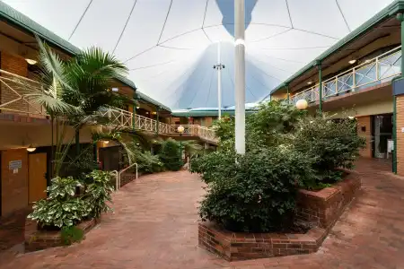 Mayfair Plaza Motel - 83