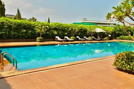 Courtyard by Marriott Mumbai International Airport - 10