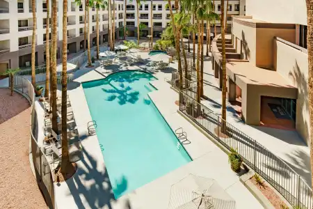 Hilton Phoenix Airport - 16