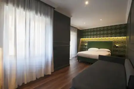 Seven Suites - 100