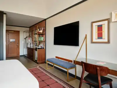 Holiday Inn Express WINDSOR WATERFRONT by IHG - 3