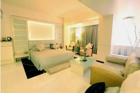 Peninsula Grand - 57