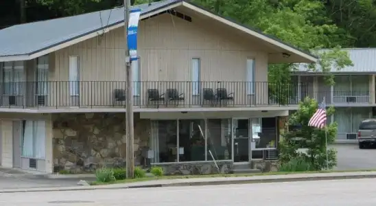Sleepy Bear Motel - 0