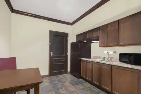 Hawthorn Suites by Wyndham Lubbock - 22