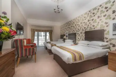 Queens - 73