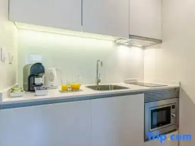 The 7, Suites, Studios & Apartments - 95