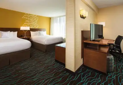 Fairfield Inn & Suites by Marriott Calgary Downtown - 2