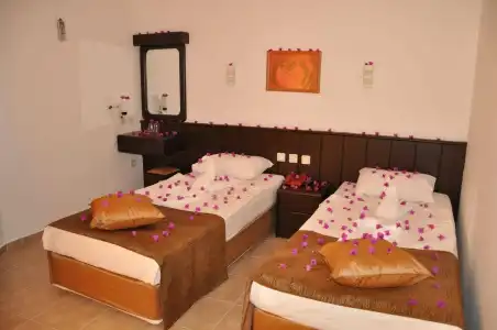Kleopatra Celine - 5