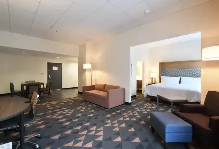 Holiday Inn Fredericksburg Conference Ctr, an IHG (Ex. Wingate by Wyndham Fredericksburg) - 11
