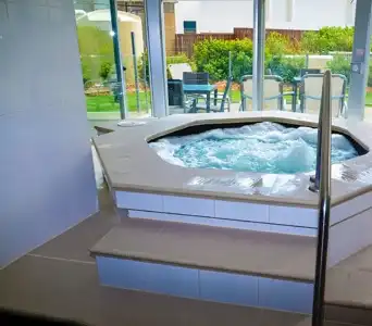 Zenith Ocean Front Apartments - 13